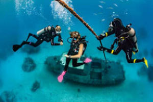 padi wreck diver specialty divers leaving wreck